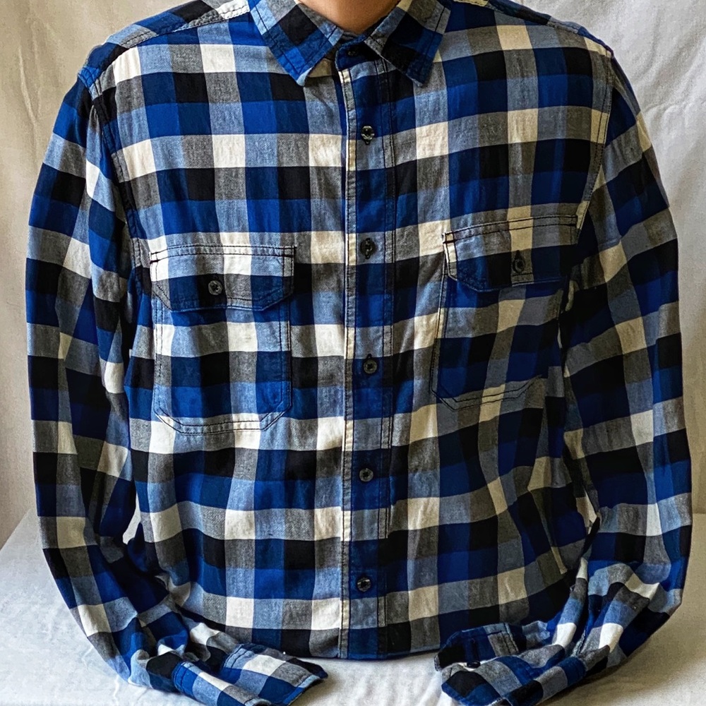 Athletic fit 100% cotton button down shirt